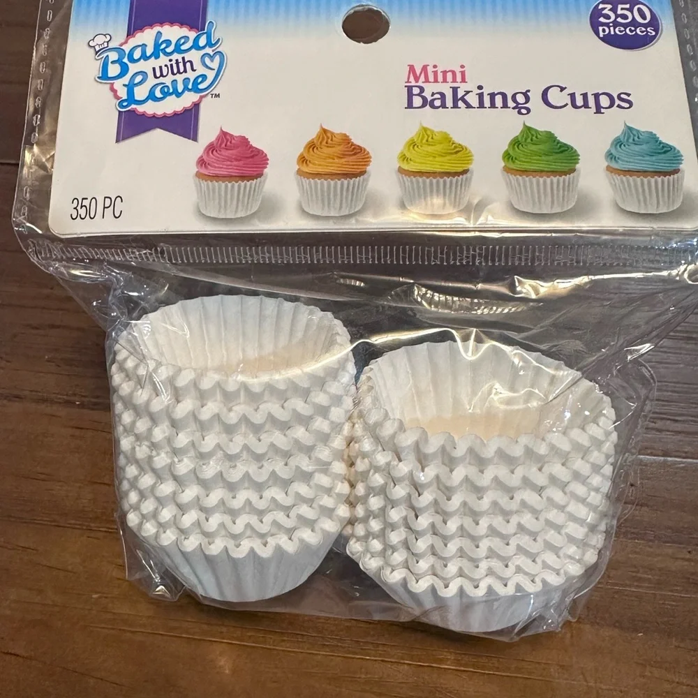 Baking‎ Supplies Bundle – Mini Cookie Cutters, Cupcake Liners & Icing Tips (New)